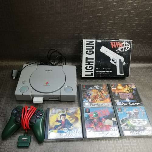 Vintage ps1 complete working with 5 games and light gun!!!!!