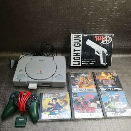 Vintage ps1 complete working with 5 games and light gun!!!!!