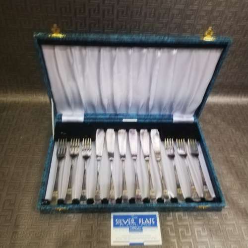 Beautiful silver plated cutlery set made in England!!!!
