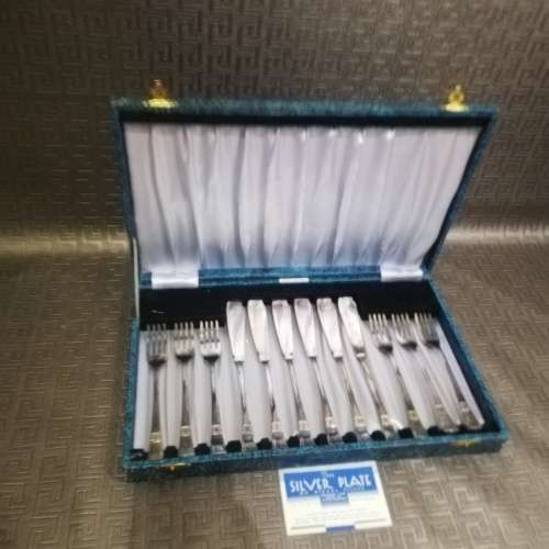 Beautiful silver plated cutlery set made in England!!!!