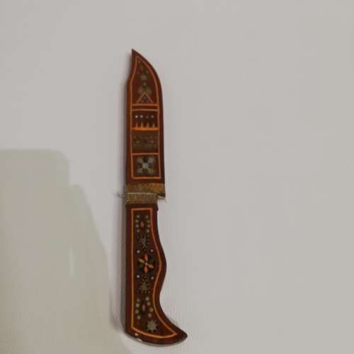 BEAUTIFUL WOODEN HIGHLY DETAILED KNIFE IN CASE!!!!