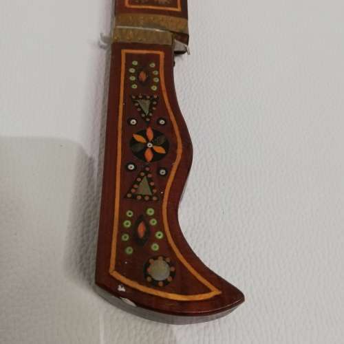 BEAUTIFUL WOODEN HIGHLY DETAILED KNIFE IN CASE!!!!