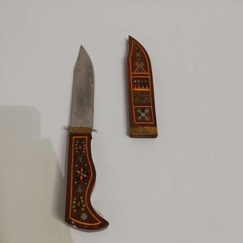 BEAUTIFUL WOODEN HIGHLY DETAILED KNIFE IN CASE!!!!