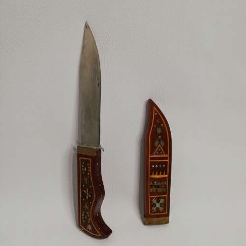 BEAUTIFUL WOODEN HIGHLY DETAILED KNIFE IN CASE!!!!