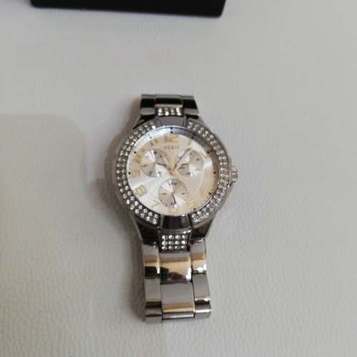 Stunning Guest watch needs batteries!!!!