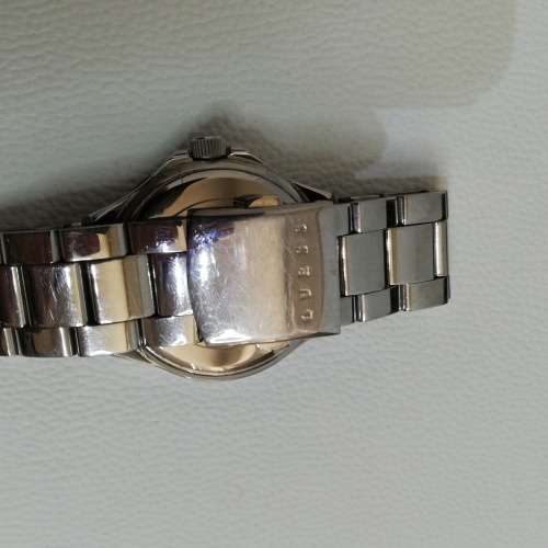 Stunning Guest watch needs batteries!!!!