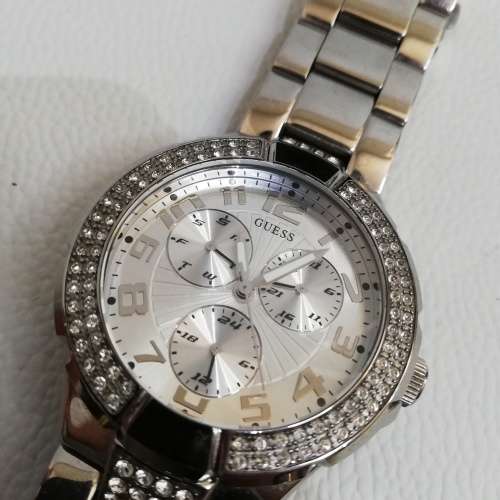 Stunning Guest watch needs batteries!!!!