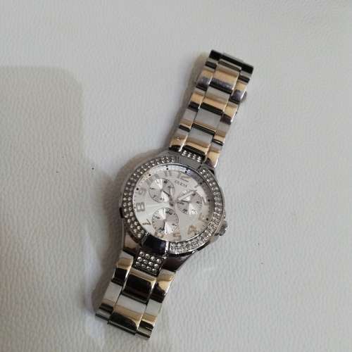Stunning Guest watch needs batteries!!!!