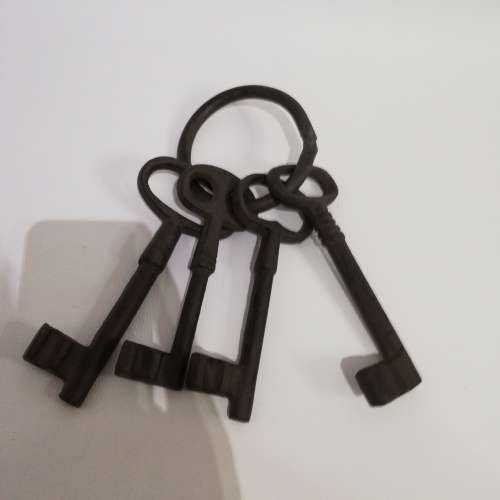 Large e metal keys!!!!