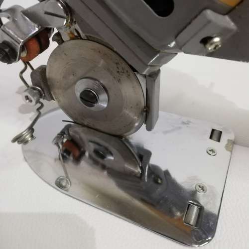 CONSEW CLOTH CUTTER IN REALY GOOD CONDITION  NOT TESTED!!!!!