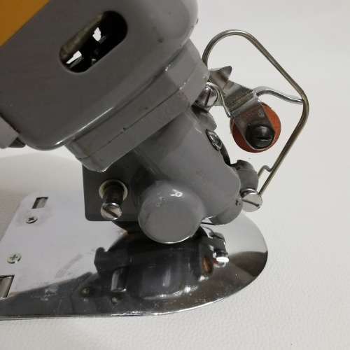 CONSEW CLOTH CUTTER IN REALY GOOD CONDITION  NOT TESTED!!!!!