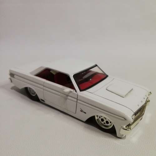 LARGE FORD FELCON DIE CAST CAR SCALE 1/24!!!!!!