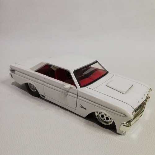 LARGE FORD FELCON DIE CAST CAR SCALE 1/24!!!!!!