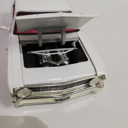 LARGE FORD FELCON DIE CAST CAR SCALE 1/24!!!!!!