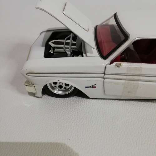 LARGE FORD FELCON DIE CAST CAR SCALE 1/24!!!!!!