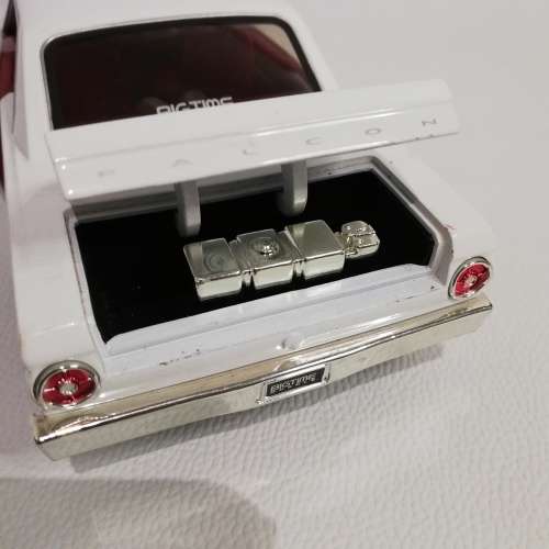 LARGE FORD FELCON DIE CAST CAR SCALE 1/24!!!!!!