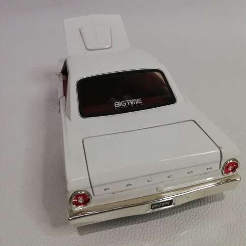 LARGE FORD FELCON DIE CAST CAR SCALE 1/24!!!!!!