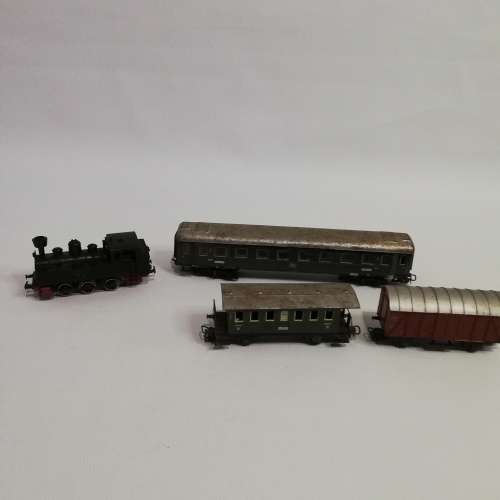 Vintage Marklin train locomotive and coaches all marklin bid for all!!!!