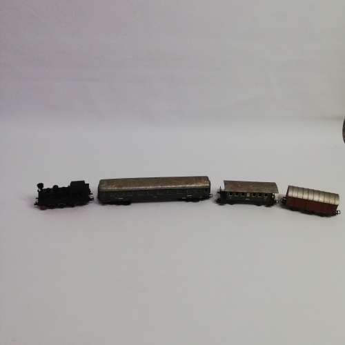 Vintage Marklin train locomotive and coaches all marklin bid for all!!!!