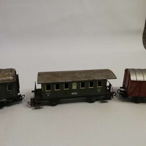 Vintage Marklin train locomotive and coaches all marklin bid for all!!!!
