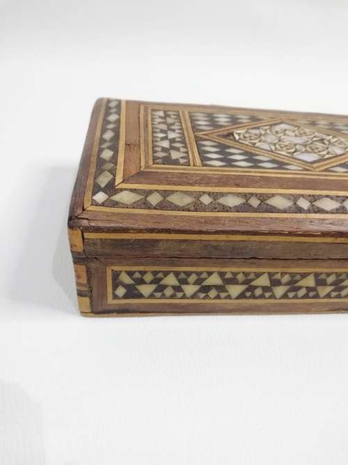 Beautiful woodenwith  Inlays box!!!!