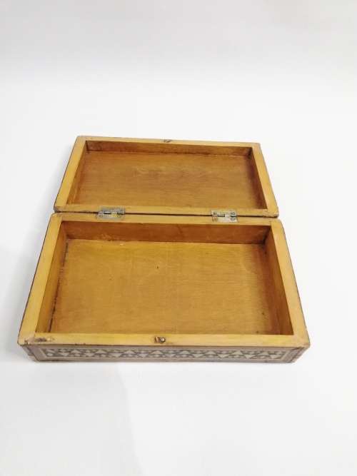 Beautiful woodenwith  Inlays box!!!!