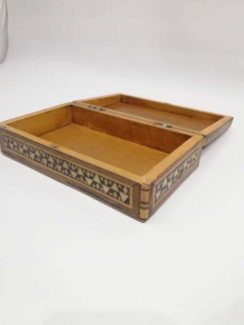 Beautiful woodenwith  Inlays box!!!!