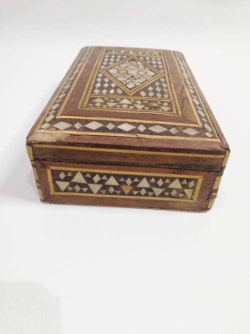 Beautiful woodenwith  Inlays box!!!!