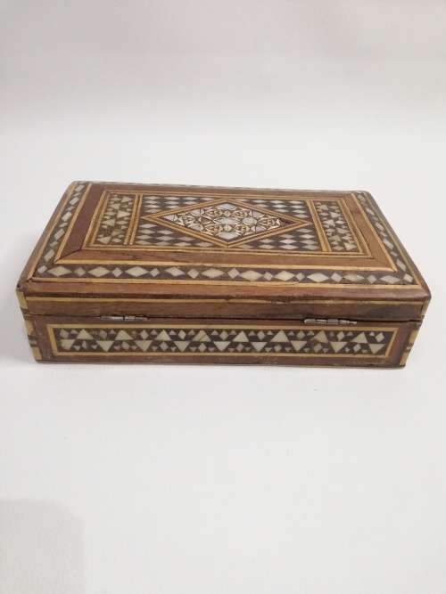 Beautiful woodenwith  Inlays box!!!!