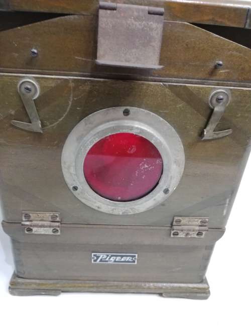 VINTAGE PIGEON WOODEN LIGHT BOX MADE IN JAPAN NOT TESTED!!!!