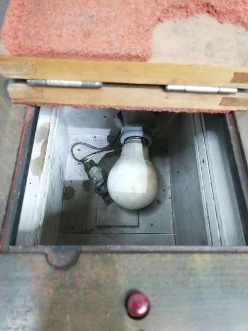 VINTAGE PIGEON WOODEN LIGHT BOX MADE IN JAPAN NOT TESTED!!!!