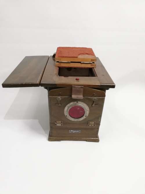 VINTAGE PIGEON WOODEN LIGHT BOX MADE IN JAPAN NOT TESTED!!!!