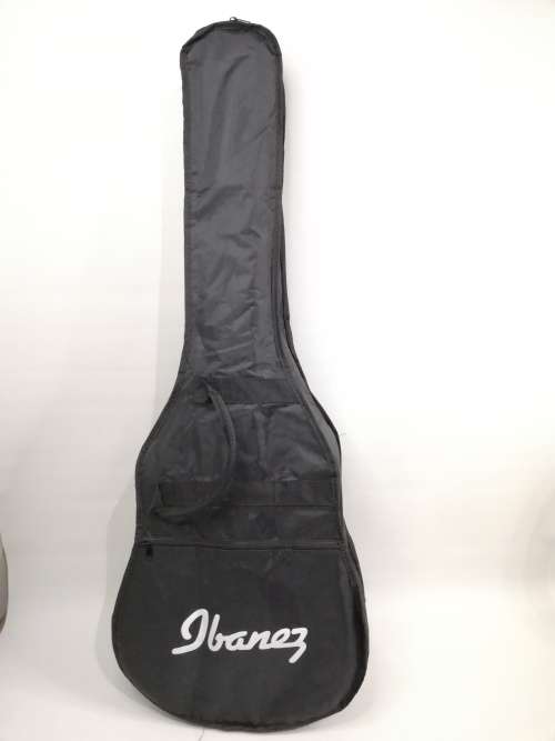 Beautiful Large. Guitar in case in good condition!!!!!