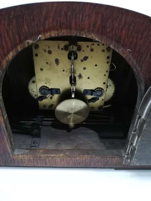 Beautiful vintage mantel Clock with key not tested!!!!!
