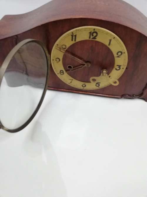 Beautiful vintage mantel Clock with key not tested!!!!!