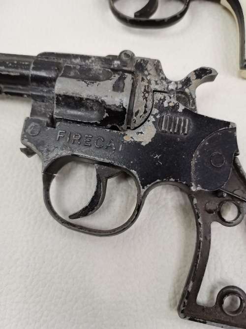 Large Collection of vintage klap guns as found bod for all!!!!!