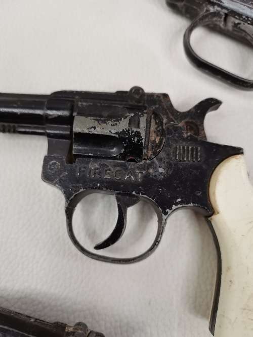 Large Collection of vintage klap guns as found bod for all!!!!!