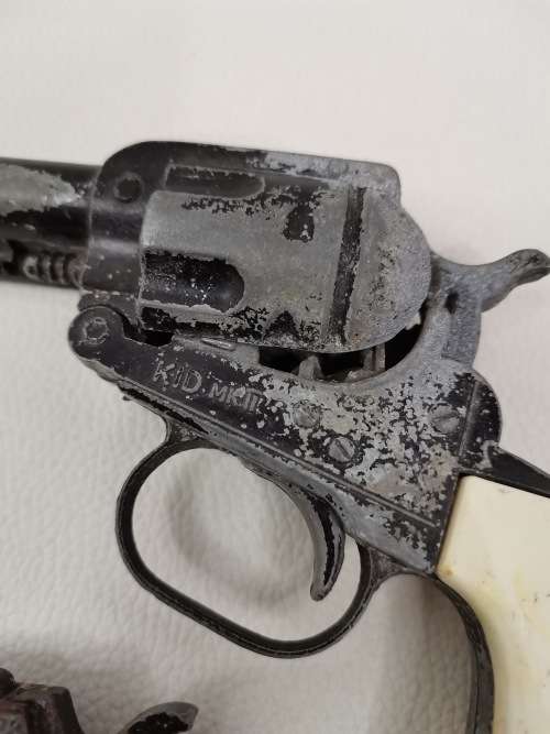 Large Collection of vintage klap guns as found bod for all!!!!!