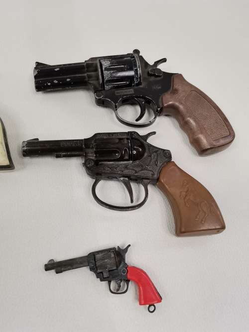 Large Collection of vintage klap guns as found bod for all!!!!!
