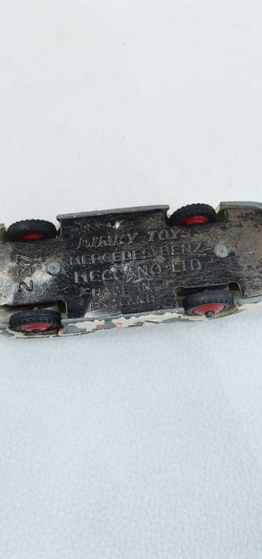 RARE VINTAGE DINKY 237  MERCEDES BEN`S MADE IN ENGLAND MACCANO LTD  RARE CAR!!!!