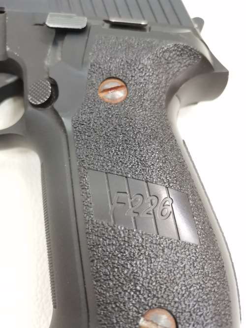 Realistic metal team 6 9mm Para sig f226 gas gun for spairs  and missing magazine box not tested!!!!