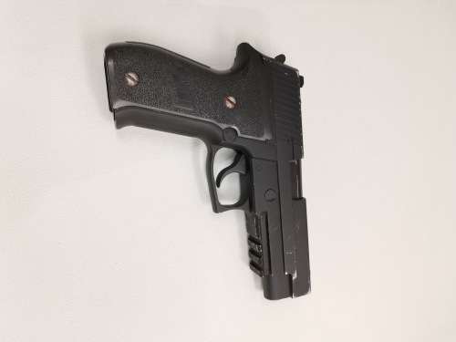 Realistic metal team 6 9mm Para sig f226 gas gun for spairs  and missing magazine box not tested!!!!