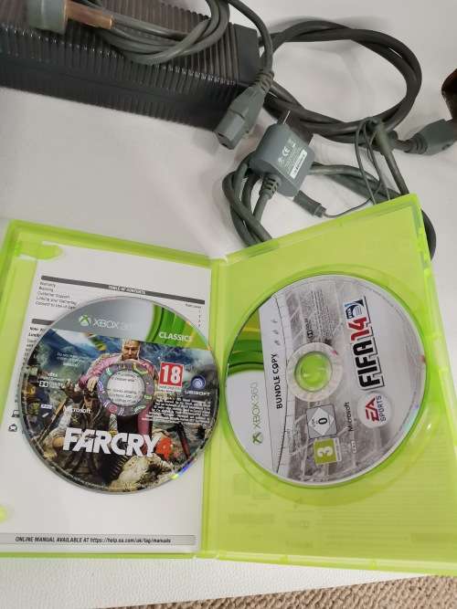 XBOX 360 COMPLETE  WITH GAMES A FEW SCRATCHES BUT WORKING 100%!!!!