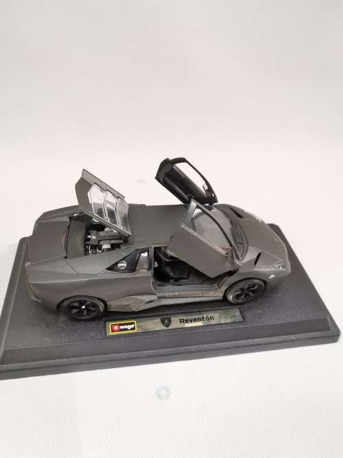 LARGE DIE CAST LAMBORGHINI REVENTON SCALE 1:24
