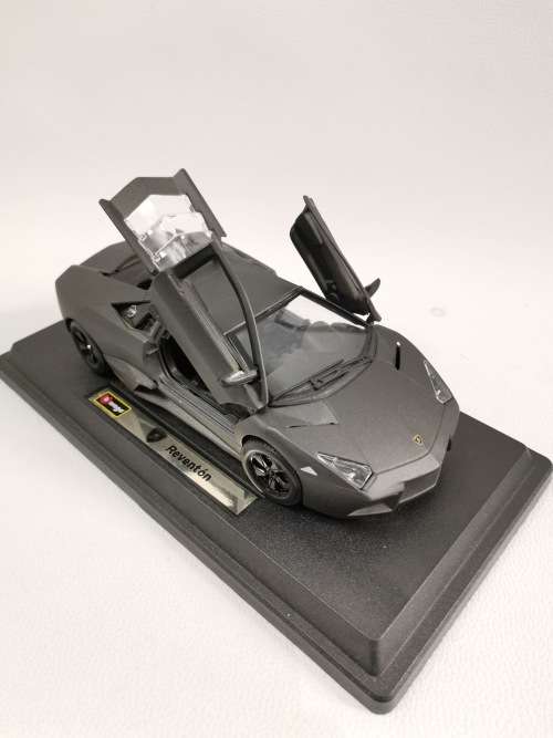 LARGE DIE CAST LAMBORGHINI REVENTON SCALE 1:24