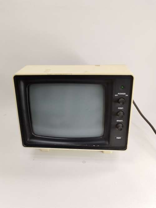 RARE TOEI TV MONITOR 22CM TALL SUPER COOL FOR DISPLAY AND A RARE FIND LIGHT GOES ON BUT NO PICTURE!!