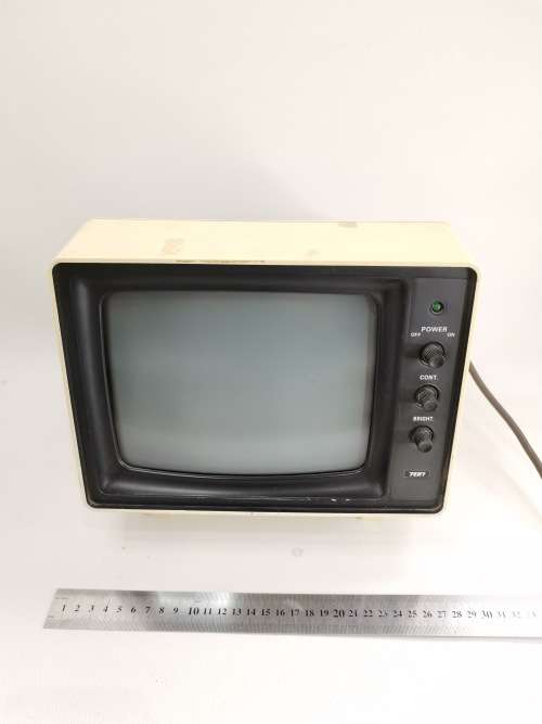 RARE TOEI TV MONITOR 22CM TALL SUPER COOL FOR DISPLAY AND A RARE FIND LIGHT GOES ON BUT NO PICTURE!!
