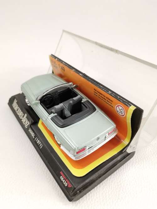 Mercedes Benz 350sl 1971 model die cast!!!!