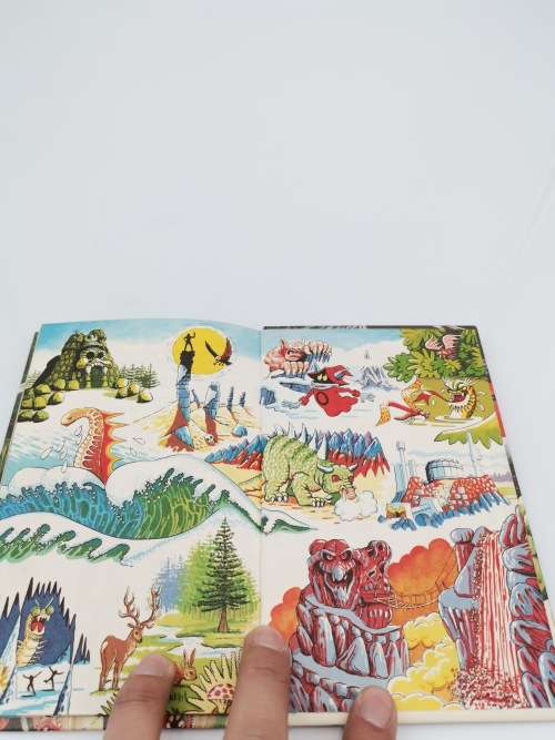 VINTAGE MASTERS OF THE UNIVERSE CASTLE GREY SKULL UNDER ATTACK BOOK!!