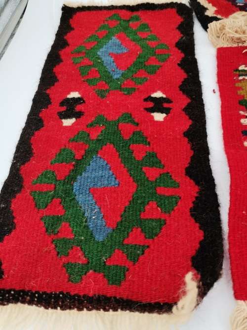 Collection of beautiful mini rugs bid for all!!!!